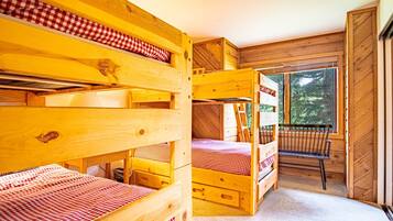 3 habitaciones, decoración personalizada y muebles diferentes