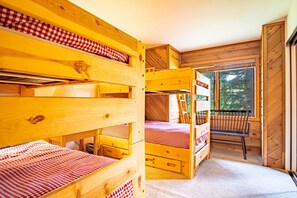 3 habitaciones, decoración personalizada y muebles diferentes 