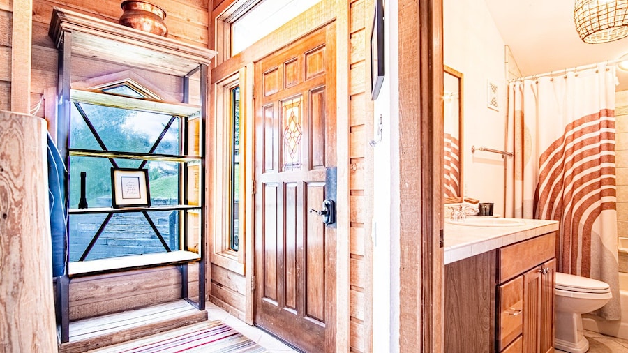 Panoramic Views! Designer`s Condo on Golf Course W/resort Amenities