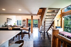 Interior - Panoramic Views! Designer`s Condo on Golf Course W/resort Amenities (Sun Valley)