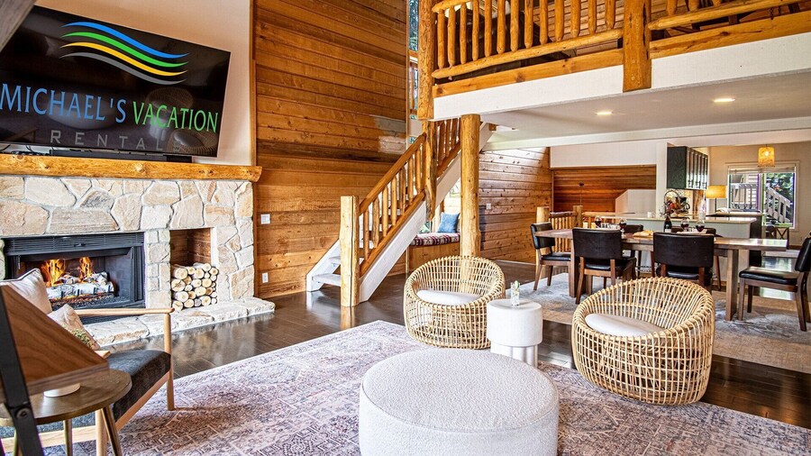 Panoramic Views! Designer`s Condo on Golf Course W/resort Amenities