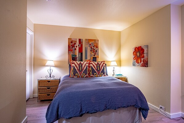 Condo, Multiple Beds, Fireplace, Mountain View (Sun Valley Condo 139) | 2 bedrooms, individually decorated, individually furnished, bed sheets