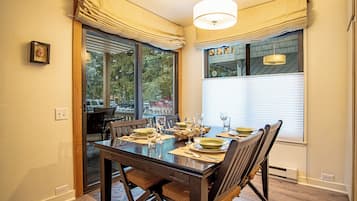 Condo, Multiple Beds, Fireplace, Mountain View (Sun Valley Condo 139) | Dining