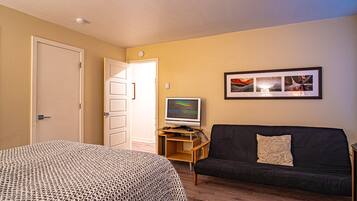 2 bedrooms, individually decorated, individually furnished, bed sheets