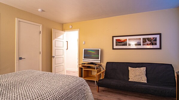 2 bedrooms, individually decorated, individually furnished, bed sheets