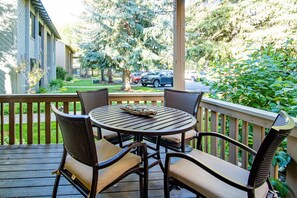 Condo, varias camas, chimenea, vista a la montaña (Sun Valley Condo 139) | Vista desde la habitación