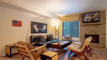 Condo, Multiple Beds, Fireplace, Mountain View (Sun Valley Condo 139) | Living area | 42-inch flat-screen TV with digital channels