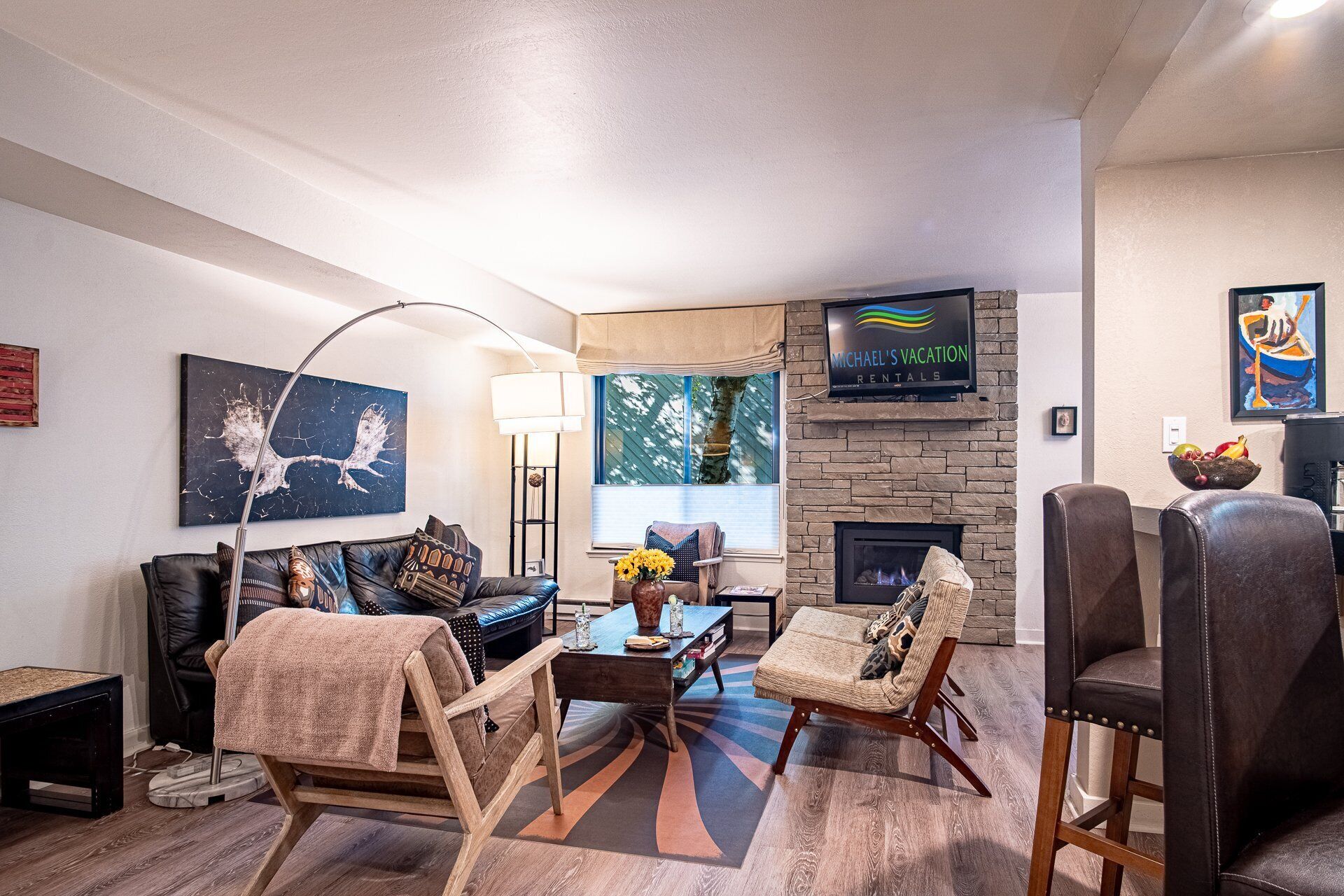 コンドミニアム ベッド (複数台) 暖炉 マウンテンビュー (Sun Valley Condo 139) | リビング エリア | 42 インチの薄型テレビ (デジタル放送視聴可)