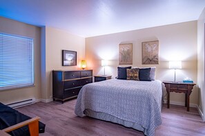 Condo, nhiều giường, lò sưởi, quang cảnh núi (Sun Valley Condo 139) | 2 phòng ngủ, trang trí khác biệt 