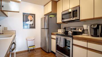 Appartamento, letti multipli, patio, vista montagna (Sun Valley Condo 120) | Cucina privata | Tavolo da pranzo