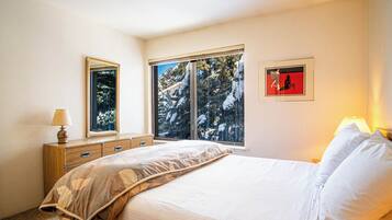 Huoneisto, useita sänkyjä, patio, vuoristonäköala (Sun Valley Condo 120) | 2 makuuhuonetta, yksilöllisesti sisustettu, yksilöllisesti kalustettu