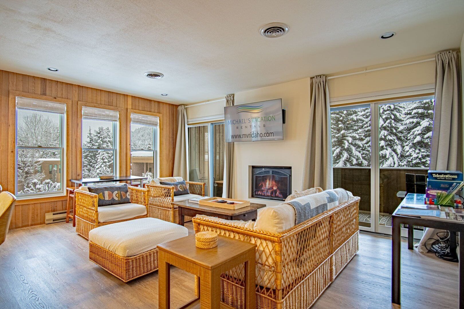 Condo, Multiple Beds, Balcony, Mountain View (Sawtooth Ski Condo) | Living area | 42-inch flat-screen TV with digital channels