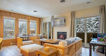 Sawtooth Ski Condo - Hot Tub + Walk to Ski Slopes!