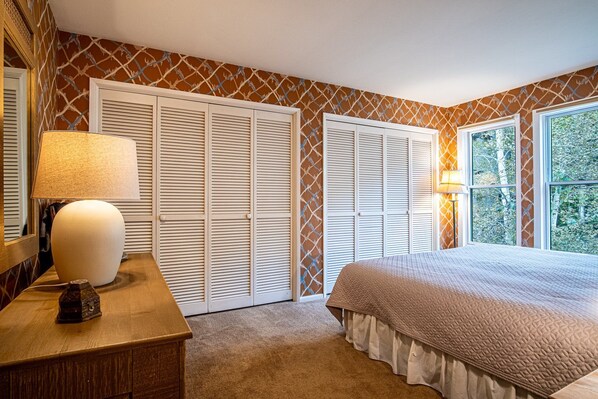 コンドミニアム ベッド (複数台) バルコニ�ー マウンテンビュー (Sawtooth Ski Condo) | 3 室のベッドルーム、客室ごとに異なる装飾、客室ごとに異なるインテリア、ベッドシーツ