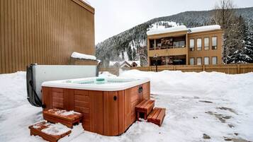 Condo, Multiple Beds, Balcony, Mountain View (Sawtooth Ski Condo) | Outdoor spa tub