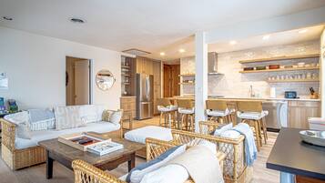 Apartamento, varias camas, balcón, vistas a la montaña (Sawtooth Ski Condo) | Zona de estar | Televisión de pantalla plana de 42 pulgadas con canales digitales