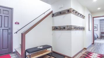 Condo, Multiple Beds, Balcony, Mountain View (Skiway Chalet) | Interior