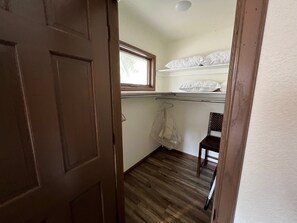 Condo, Multiple Beds, Balcony, Mountain View (Skiway Chalet) | Interior