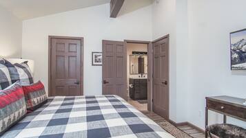 Condo, Multiple Beds, Balcony, Mountain View (Skiway Chalet) | 3 bedrooms, individually decorated, individually furnished, bed sheets