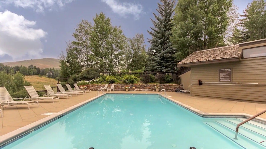 Bluff Condo + Free Guest Passes to Elkhorn Resort Amenities Included!