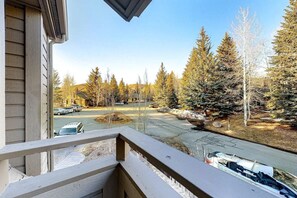 Condo, Berbilang Katil, Balcony, Mountain View (Bluff Condo 4026) | Pemandangan dari bilik