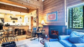 Condo, Berbilang Katil, Balcony, Mountain View (Bluff Condo 4026) | Ruang tamu | 42 inci televisyen skrin rata dengan digital