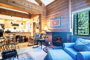 Condo, Multiple Beds, Balcony, Mountain View (Bluff Condo 4026) | Living area | 42-inch flat-screen TV with digital channels