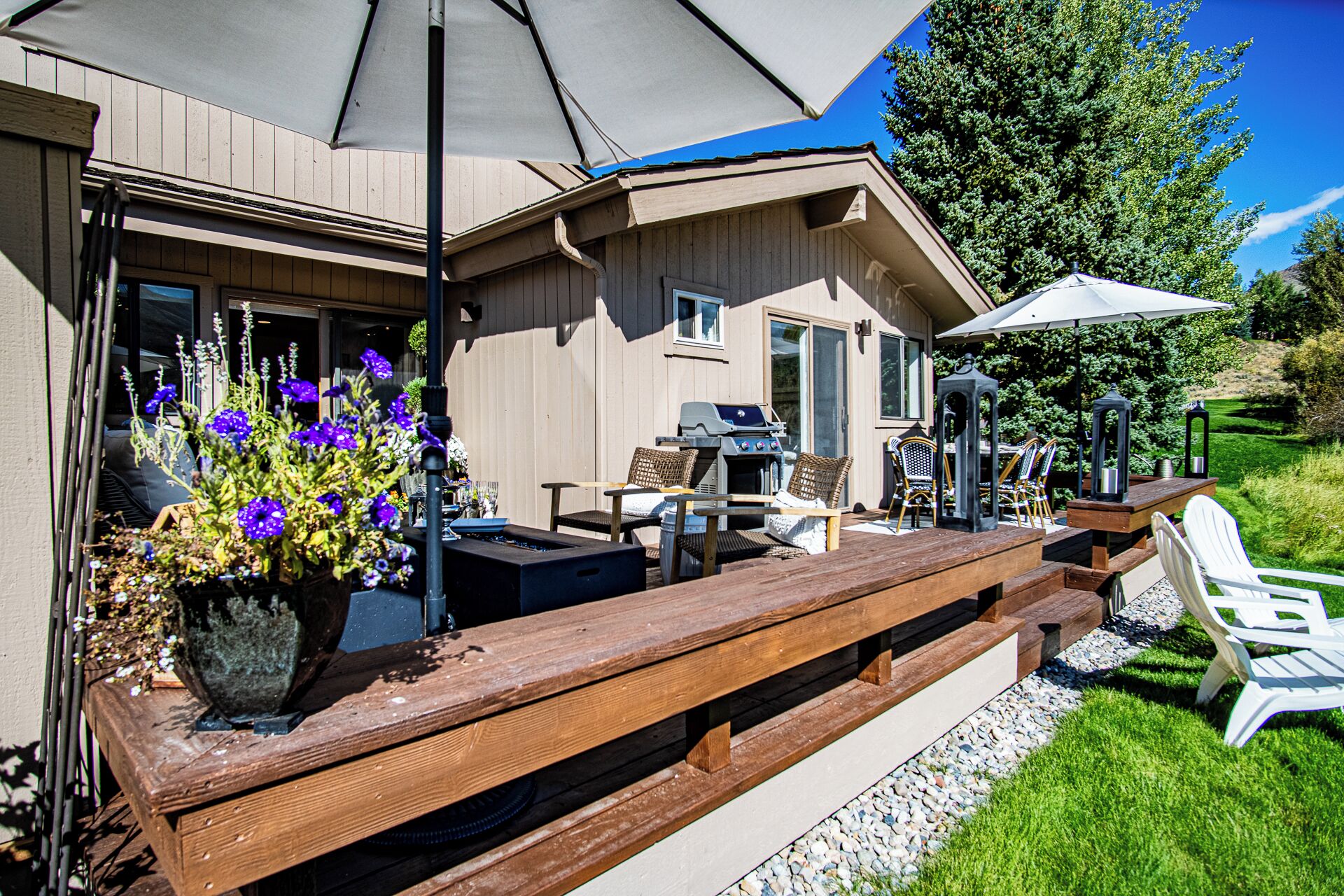 รับประทานอาหารกลางแจ้ง