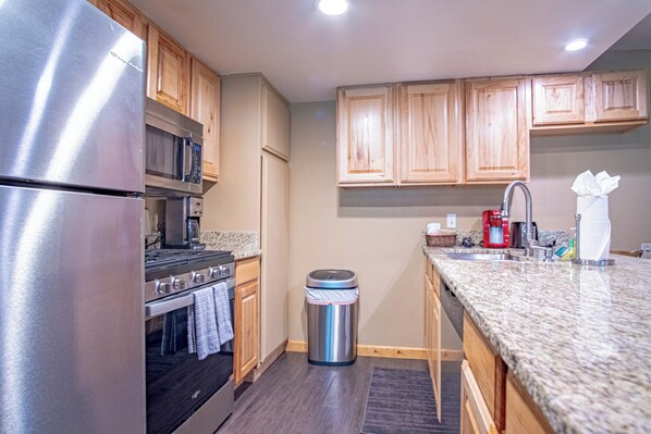 Condo, Multiple Beds, Balcony, Mountain View (Sun Valley Condo 113) | Private kitchen | Dining tables