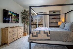 Lejlighed - flere senge - terrasse - bjergudsigt (Indian Springs Oasis) | 3 soveværelser, individuelt design, individuel indretning, sengetøj