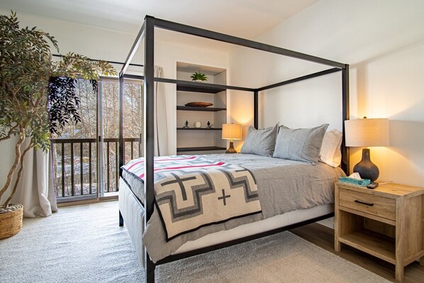 Condo, Multiple Beds, Patio, Mountain View (Indian Springs Oasis) | 3 bedrooms, individually decorated, individually furnished, bed sheets - Indian Springs Oasis - Near Ski Slopes & Resort Amenities (Sun Valley)