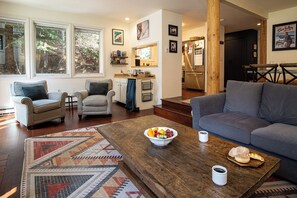 Condo, nhiều giường, sân hiên, quang cảnh núi (Skiway 174) | Nội thất