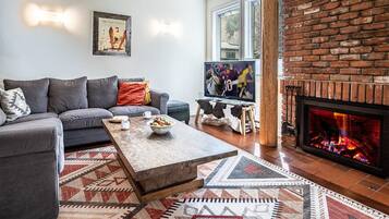 Condo, Multiple Beds, Patio, Mountain View (Skiway 174) | Living area | 42-inch flat-screen TV with digital channels