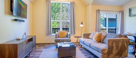 Condo, 2 Queen Beds, Balcony, Mountain View (Hailey 720) | Living area | 42-inch flat-screen TV with digital channels