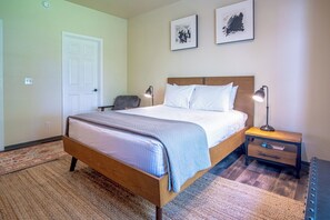 Condo, 2 Queen Beds, Balcony, Mountain View (Hailey 720) | 2 bedrooms, individually decorated, individually furnished, bed sheets