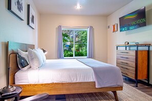 Condo, 2 Queen Beds, Balcony, Mountain View (Hailey 720) | 2 bedrooms, individually decorated, individually furnished, bed sheets