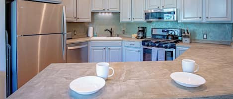 Condo, 2 Queen Beds, Balcony, Mountain View (Hailey 720) | Private kitchen | Dining tables