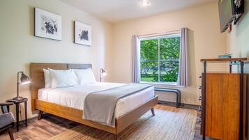 Condo, 2 Queen Beds, Balcony, Mountain View (Hailey 720) | 2 bedrooms, individually decorated, individually furnished, bed sheets