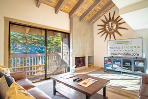 Condo, Multiple Beds, Balcony, Mountain View (Snow Creek Condo 1554) | Interior