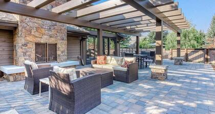 Snow Creek 1554 - Ski-in/ski-out + Pool & Hot Tub