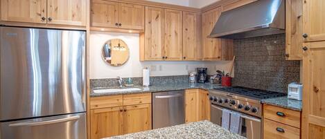 Condo, Multiple Beds, Patio, Mountain View (Elkhorn Springs Sanctuary) | Private kitchen | Dining tables