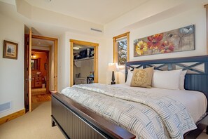 Condo, Multiple Beds, Patio, Mountain View (Elkhorn Springs Sanctuary) | 2 bedrooms, individually decorated, individually furnished, bed sheets