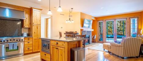 Condo, Multiple Beds, Patio, Mountain View (Elkhorn Springs Sanctuary) | Private kitchen | Dining tables