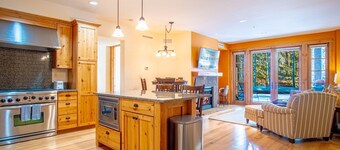 Elkhorn Springs Sanctuary - Pool/hot Tub/underground Parking