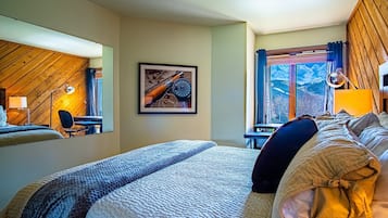 Condo, Multiple Beds, Patio, Mountain View (Fairway Nine 4351) | 3 bedrooms, individually decorated, individually furnished, bed sheets