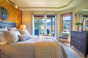 Condo, Multiple Beds, Patio, Mountain View (Fairway Nine 4351) | 3 bedrooms, individually decorated, individually furnished, bed sheets