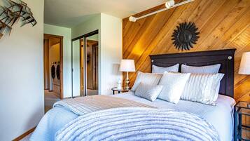 Condo, Multiple Beds, Patio, Mountain View (Fairway Nine 4351) | 3 bedrooms, individually decorated, individually furnished, bed sheets