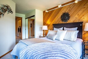 Condo, Multiple Beds, Patio, Mountain View (Fairway Nine 4351) | 3 bedrooms, individually decorated, individually furnished, bed sheets