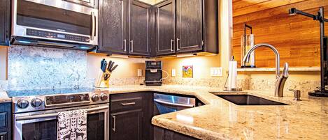 Condo, Multiple Beds, Patio, Mountain View (Fairway Nine 4351) | Private kitchen | Dining tables