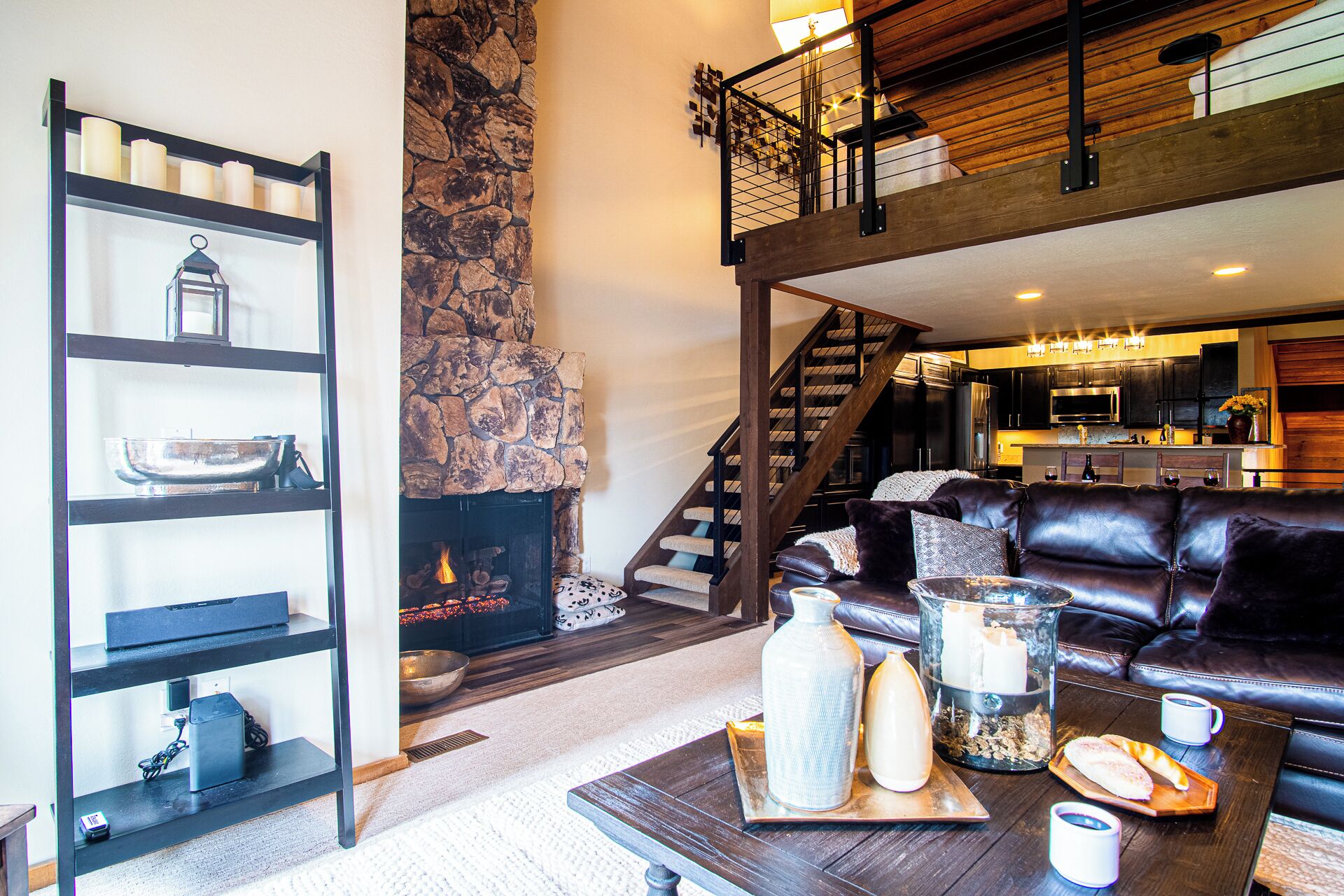 Apartment, Mehrere Betten, Terrasse, Bergblick (Fairway Nine 4351) | Wohnbereich | 42-Zoll-Flachbildfernseher mit Digitalempfang